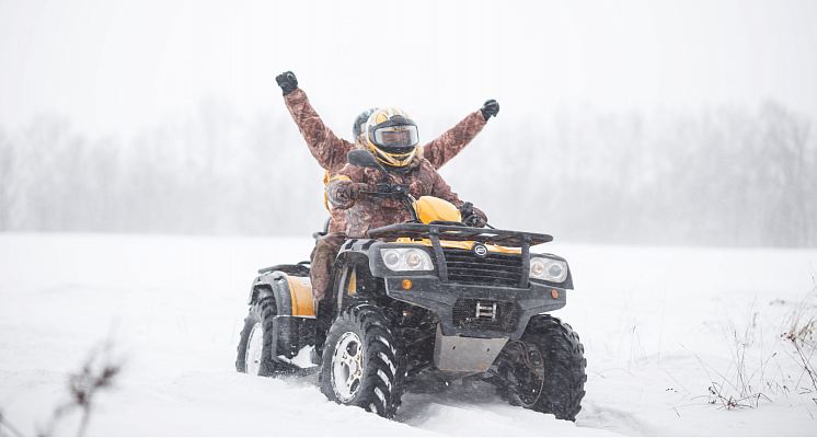 Катание на квадроциклах в Набережных Челнах. Сервис Ultra Подарки. Подарочный сертификат на катание на квадроциклах в Набережных Челнах. Закажите катание на квадроциклах недорого и наслаждайтесь активным отдыхом с друзьями. Выбирайте живописные маршруты для езды на квадроциклах. Сервис UltraPodarki.ru 8800-505-9530. Катание на квадроциклах, Прокат квадроциклов, езда на квадроцикле, прокат квадроциклов Набережные Челны, катание на квадроциклах Набережные Челны, Катание на квадроциклах зимой, Катание на квадроциклах летом, Сертификат на катание на квадроциклах