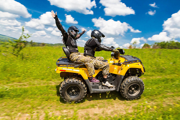 Катание на квадроциклах в Набережных Челнах. Сервис Ultra Подарки. Подарочный сертификат на катание на квадроциклах в Набережных Челнах. Закажите катание на квадроциклах недорого и наслаждайтесь активным отдыхом с друзьями. Выбирайте живописные маршруты для езды на квадроциклах. Сервис UltraPodarki.ru 8800-505-9530. Катание на квадроциклах, Прокат квадроциклов, езда на квадроцикле, прокат квадроциклов Набережные Челны, катание на квадроциклах Набережные Челны, Катание на квадроциклах зимой, Катание на квадроциклах летом, Сертификат на катание на квадроциклах