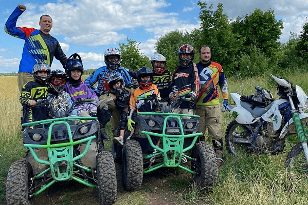 Катание на квадроциклах в Набережных Челнах. Сервис Ultra Подарки. Подарочный сертификат на катание на квадроциклах в Набережных Челнах. Закажите катание на квадроциклах недорого и наслаждайтесь активным отдыхом с друзьями. Выбирайте живописные маршруты для езды на квадроциклах. Сервис UltraPodarki.ru 8800-505-9530. Катание на квадроциклах, Прокат квадроциклов, езда на квадроцикле, прокат квадроциклов Набережные Челны, катание на квадроциклах Набережные Челны, Катание на квадроциклах зимой, Катание на квадроциклах летом, Сертификат на катание на квадроциклах