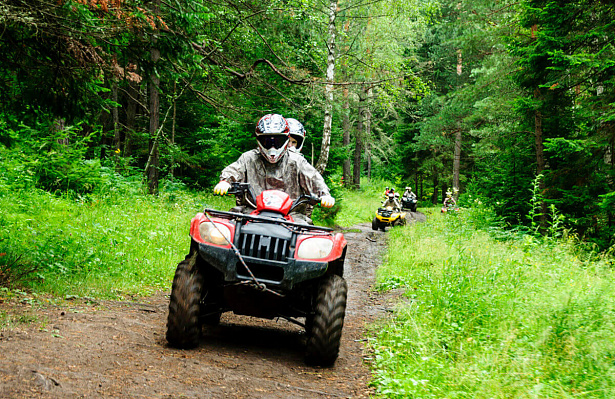 Катание на квадроциклах в Набережных Челнах. Сервис Ultra Подарки. Подарочный сертификат на катание на квадроциклах в Набережных Челнах. Закажите катание на квадроциклах недорого и наслаждайтесь активным отдыхом с друзьями. Выбирайте живописные маршруты для езды на квадроциклах. Сервис UltraPodarki.ru 8800-505-9530. Катание на квадроциклах, Прокат квадроциклов, езда на квадроцикле, прокат квадроциклов Набережные Челны, катание на квадроциклах Набережные Челны, Катание на квадроциклах зимой, Катание на квадроциклах летом, Сертификат на катание на квадроциклах