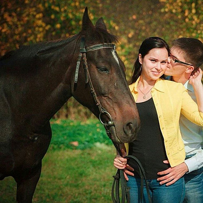 Конная прогулка для двоих в Набережных Челнах. Подарочные сертификаты Ultra Подарки. Купить оригинальный подарок или подарочный сертификат на Конная прогулка для двоих в Набережных Челнах. Сервис UltraPodarki.ru 8-800-505-9530. Катание на лошадях, Прогулка на лошади, Прогулка на лошадях для двоих, Конная прогулка для двоих, конный клуб, Конный клуб ВерхомТАТ, конная прогулка, конная прогулка в Набережных Челнах