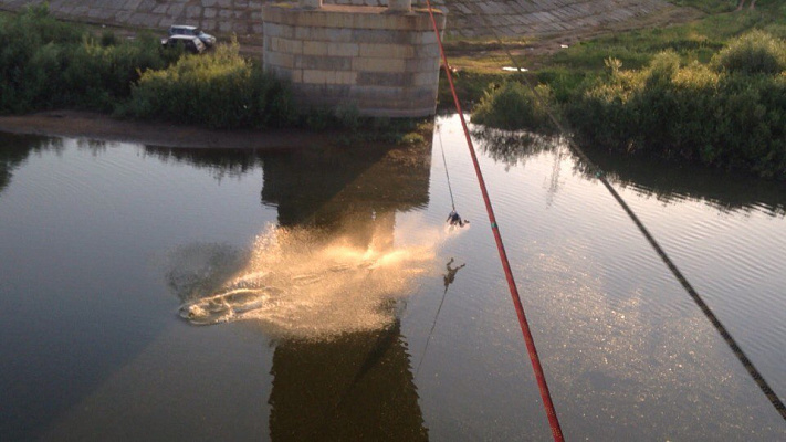 Роупджампинг - прыжки с верёвкой в Набережных Челнах. Подарочные сертификаты Ultra Подарки. Роупджампинг в Набережных Челнах - Экстремальный оригинальный подарок или подарочный сертификат на Роупджампинг - прыжки с верёвкой. Сервис UltraPodarki.ru 8-800-505-95-30. роупджампинг Набережные Челны, прыжок веревка Набережные Челны, роупджампинг, прыжок веревка, прыжок с веревкой, Подарок, подарочный сертификат, экстрим, экстремальный подарок