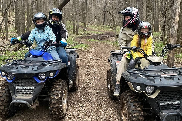 Прокат квадроциклов летом в Набережных Челнах. Сервис Ultra Подарки. Подарочный сертификат на прокат квадроциклов летом и зимой в Набережных Челнах. Закажите катание на квадроциклах недорого и наслаждайтесь активным отдыхом с друзьями. Выбирайте живописные маршруты для езды на квадроциклах. Сервис UltraPodarki.ru 8800-505-9530. Катание на квадроциклах, Прокат квадроциклов, езда на квадроцикле, прокат квадроциклов Набережные Челны, катание на квадроциклах Набережные Челны, Катание на квадроциклах летом, Катание на квадроциклах зимой, Сертификат на катание на квадроциклах 

